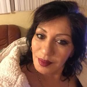 Meet your Posher, Mona